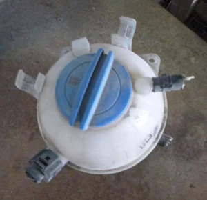 Volkswagen Golf Mk5 04-09 Coolant Overflow Bottle - Picture 1 of 3