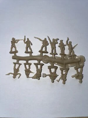 Dark Alliance Rednecks - 1/72 Scale -Contains 12 Figures on 1 Sprue - 72037 - Image 1 of 4