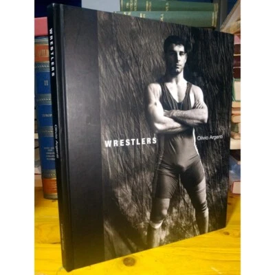 WRESTLERS e WRESTLING corpi di campioni: foto d'arte di Olivio Argenti. 2009 It. - Immagine 1 di 4