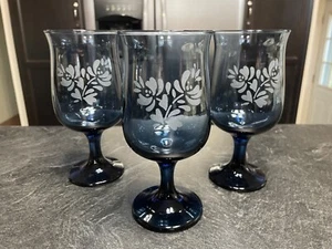 3 Pfaltzgraff Yorktowne Blue Pedestal 6-1/2 in. Glasses Water Tea Goblets - Picture 1 of 6
