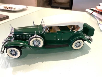 IMMACULATE 1932 CADILLAC PHAETON V16 (BOXED) green/beige 1:24 Danbury Mint - Image 1 of 4