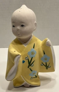 "Muñeca Hakata japonesa vintage 7"" niño en kimono amarillo pájaro perdido" - Imagen 1 de 16