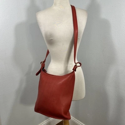 De Colección COACH Bolso Cubo Cuero Rojo Saco Cartera de Hombro 937 Hecho en EE. UU. Raro Foto 1 de 4