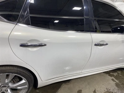REAR DOOR Infiniti M35H M37 M56 Q70 11 12 13 14 15 16 17 18 Right White 1415971 Foto 1 de 4