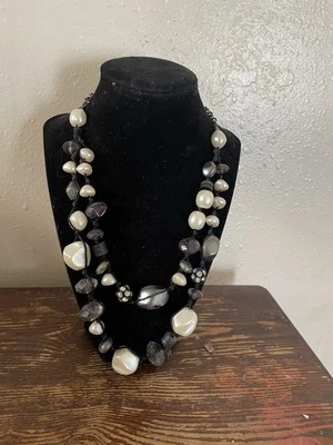 Collar CHICO’S Imitación Blanco Gris Perlas Gunmetal 12” + Estrás Extensor Foto 1 de 3