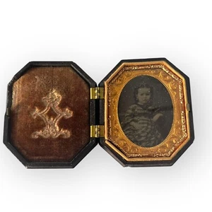 Antique Daguerreotype Tintype Ornate Thermoplastic & Velvet Case Little Girl 3" - Picture 1 of 11