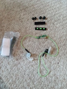 running earbuds broken when bought from store - Photo 1 sur 1