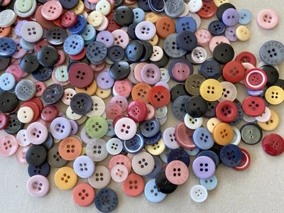 100 Pieces Assorted Sewing Buttons for Sewing/Crafts/Jewelry - Image 1 of 4
