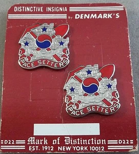 US Army 2nd Engineer Group Unit Crest Insignia New Old Stock Pair - Picture 1 of 1