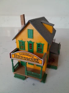 HO Scale AHM MiniKits Trackside Construction Kit #5833 Hardware Store 1:87 Gauge - Picture 1 of 6