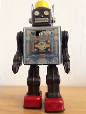 Fighting Robot, made by Horikawa, Japan 1962, rare tin toy robot from Golden Era
