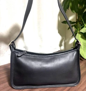 Vintage Old Coach 9071 Shoulder Bag Black Made In USA Authentic from JAPAN - Picture 1 of 5