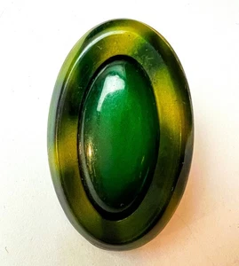 Antiguo botón grande de celuloide ovalado verde hueco 2 piezas vástago de 2 tonos - Imagen 1 de 4