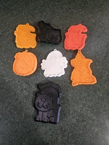 Vintage Hallmark Halloween Plastic Cookie Cutters Cats Ghost Pumpkin lot of 7 - Picture 1 of 7