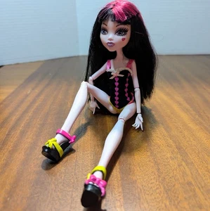 Monster High Gloom Beach Draculaura Doll 2010 Mattel Used Great Condition - Picture 1 of 7