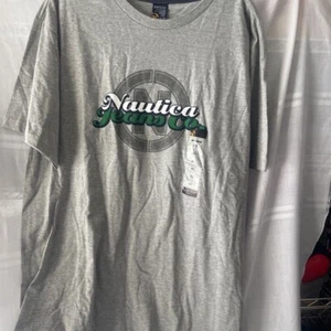 Nautica Jeans Company T-Shirt Uomo Grafica Grigio Heathered Spell Out XL Nuova - Foto 1 di 5
