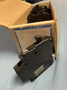 Interruptor One Challenger A-115, polo único, 15 amperios 120 VAC, clip lateral derecho - Imagen 1 de 4