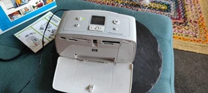 Impresora fotográfica compacta HP Photosmart A516 con tinta y accesorios - Se vende como se ve - Imagen 1 de 17