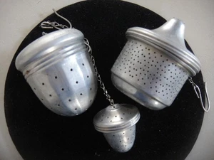 TRES INFUSORES COLADORES TEABALL VINTAGE - TRES BELLOTAS ELEGANTES - GANCHOS Y CADENAS - Imagen 1 de 3