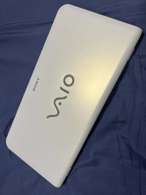 SONY VAIO TYPE P VPCP119KJ White Intel Atom Z530 64GB RAM 2GB Win 7 Home Premium - Image 1 of 4