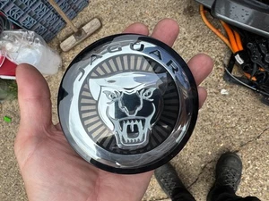 JAGUAR GROWLER Front Grille Black badge Emblem Logo Genuine R9C316B856AA - Picture 1 of 4