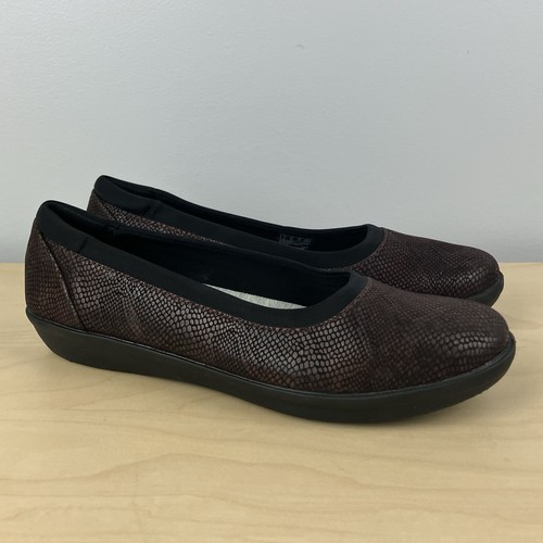Scarpe mocassino casual Clarks donna taglia 9 5 M Ayla basse scala bordeaux slip on