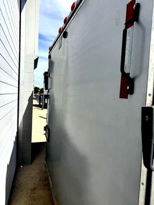 1995 Featherlite Enclosed Gooseneck Trailer - Image 1 of 4