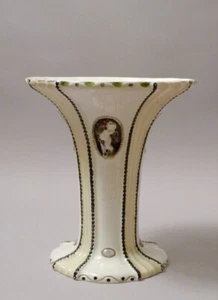 bä1/1  JULIUS DRESSLER Bodenbach Böhmen ~ 1900  Vase mit Putten - Imagen 1 de 12