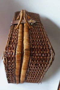 VINTAGE EMPTY PICNIC/STORAGE BASKET - Picture 1 of 4