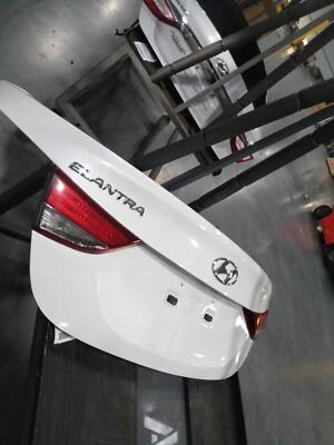 Tapa de cubierta usada se adapta a: Hyundai Elantra SDN 2016 sin alerón con entrada sin llave sin Foto 1 de 4