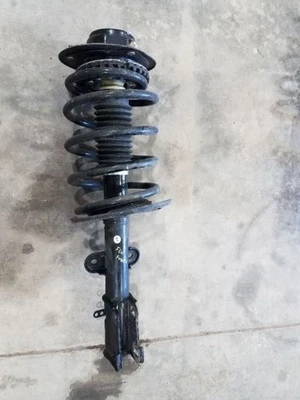 Puntal delantero izquierdo para conductores Chrysler Pacifica 2004-06 *repuesto usado* Foto 1 de 3