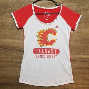 Adidas NHL Calgary Flames Damen Größe S V-Ausschnitt T-Shirt weiß rot Hockey - Bild 1 von 10
