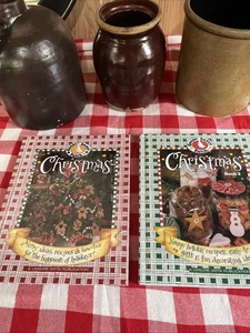 Gooseberry Patch Christmas Recipes & Crafts Books Set Of 2 - Imagen 1 de 23