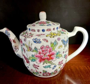 Vintage Chinese Jingdezhen Tea Pot Butterfly Florals Porcelain China, Beautiful - Picture 1 of 13