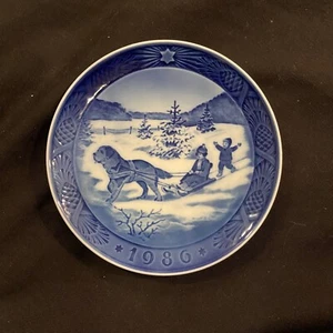 Royal Copenhagen Denmark Teller 1986 "Christmas Holidays" - Bild 1 von 2