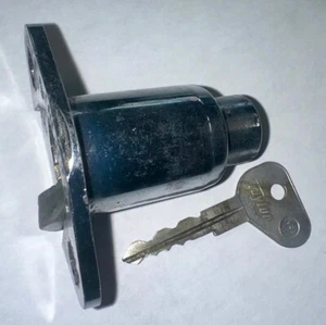 VW Volkswagen 1500/1600 Type 3 Variant tailgate lock with key 361827539B used - Picture 1 of 9