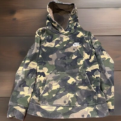 耐克迷彩男孩运动装俱乐部抓绒印花套衫连帽衫,尺寸 7 L — 第 1/3 张图片