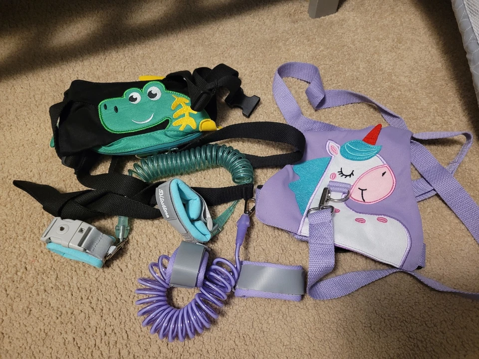 Arnés correa unicornio y dinosaurio para niños pequeños Foto 1 de 1