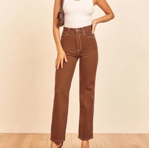 Pantalones de mezclilla rectos de tiro alto Reformation Cowboy 26 marrón chocolate algodón orgánico - Imagen 1 de 14