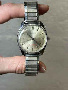 Raro Hombre HELBROS Cuarzo Temprano Rojo Eléctrico en Dial Clásico, 222 PIEZAS REPARACIÓN - Imagen 1 de 9