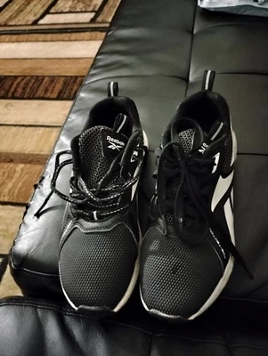 Reebok negro niños talla 4.5 Foto 1 de 4