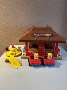 Vintage Playskool Familiar Places McDonalds PlaySet Restaurant Figures Car Trays - Picture 1 of 9