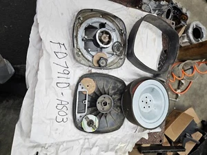 Kawasaki FD791D-AS03 OEM filtro de aire cubierta carcasa SCAG John Deere 11011-2334 - Imagen 1 de 4