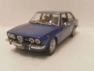 1/43 Minichamps Alfa Romeo Alfetta 1.8 blu 1972 ( piccolo difetto vernice ) - Immagine 1 di 4