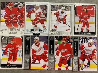 Detroit Red Wings 18 Card Lot  - Image 1 of 3