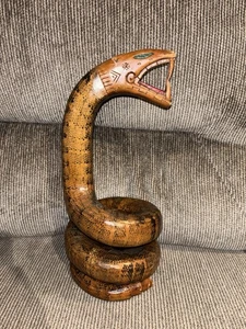 Serpente in legno intagliato a mano - Foto 1 di 8