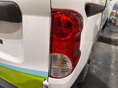Conjunto de luz trasera derecha Chevrolet City Express 2015-2018 montado en cuarto 19316 Foto 1 de 4