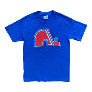 Camiseta De Colección Quebec Nordiques Talla Pequeña NHL Hockey Canada Waves Años 90 Azul Nueva Sin Etiquetas - Imagen 1 de 5