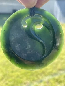 Nephrite Greenstone Pounamu Des HETHERINGTON's 'Stylised Bird DISC' JADE PENDANT - Picture 1 of 15