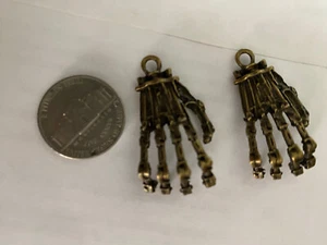BRONZE SKELETON HAND CHARM - HALLOWEEN/DAY OF THE DEAD! - SET OF 4 CHARMS ! - Picture 1 of 3